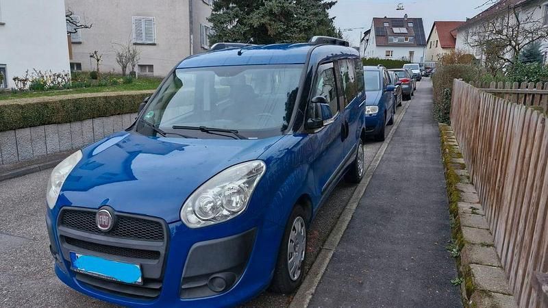 Blau Gebraucht 2011 Fiat Doblò Family Van / Kleinbus | 6.000 € (Etwas zu teuer) - Bild 1/4