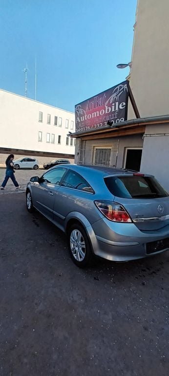 Silber Gebraucht 2010 Opel Astra GTC Cosmo Coupé | 3.700 € (Guter Preis) - Bild 1/4