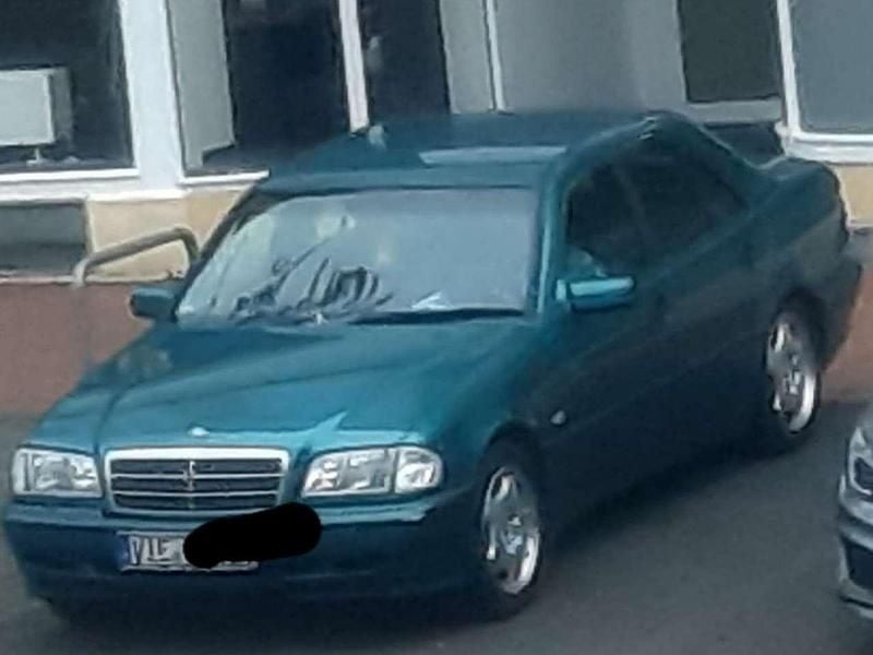 Grün Gebraucht 1998 Mercedes 180 Limousine | 1.790 € (Fairer Preis) - Bild 1/4