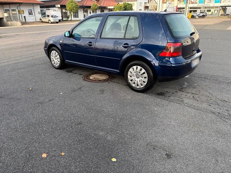 Gebraucht VW Golf IV 90 PS (66 kW) 2001 Blau Limousine