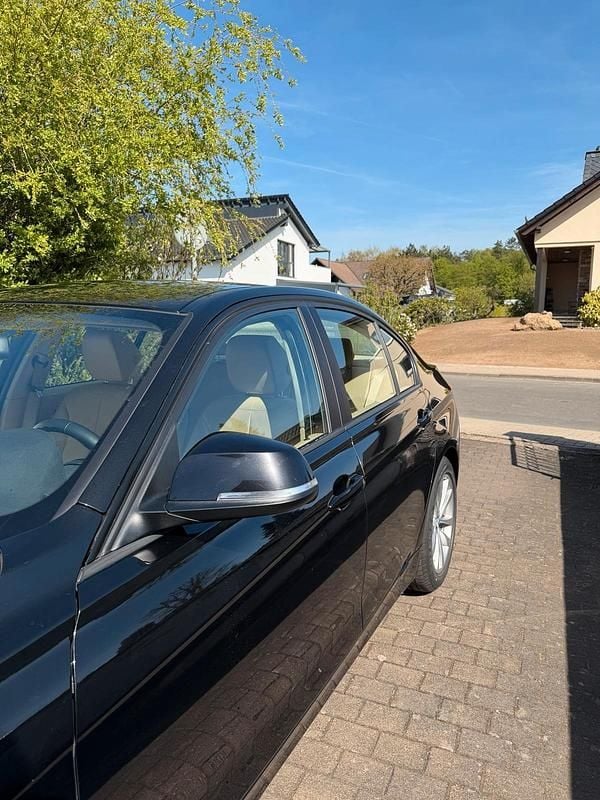 Second-hand BMW 320 184 CP (135 kW) 2015 Negru Berlinǎ