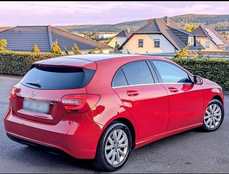 Gebraucht Mercedes A200 136 PS (100 kW) 2015 Rot Kombi