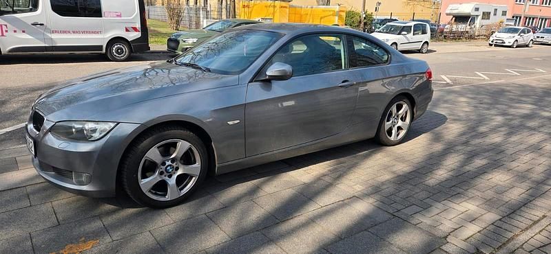 Gebraucht BMW 320 170 PS (125 kW) 2010 Grau Coupé