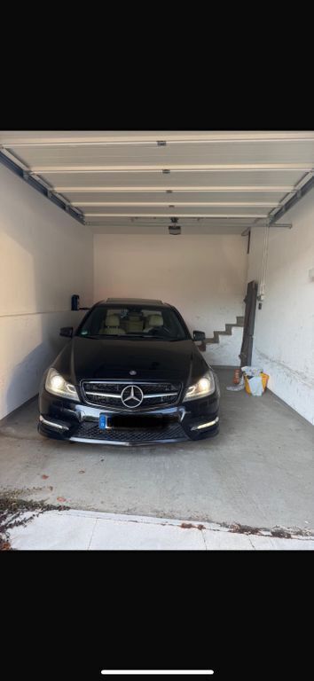 Schwarz Gebraucht 2012 Mercedes C300 Limousine | 11.000 € (Fairer Preis) - Bild 1/4