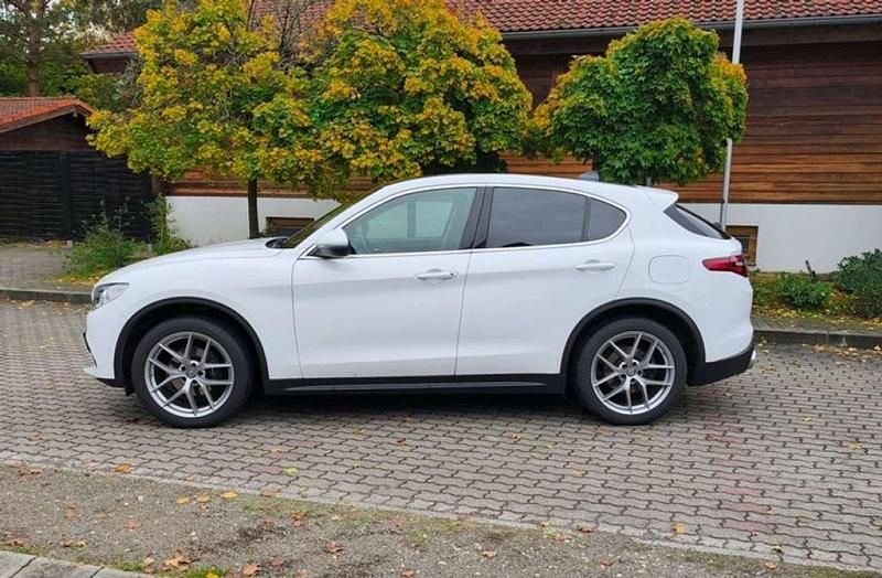 Bianco alfa Gebraucht 2017 Alfa Romeo Stelvio SUV | 20.990 € (Fairer Preis) - Bild 1/4