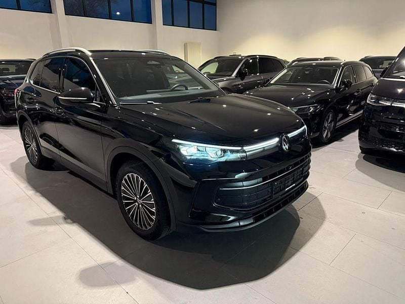 Gebraucht VW Tiguan Goal 150 PS (110 kW) 2025 Schwarz SUV