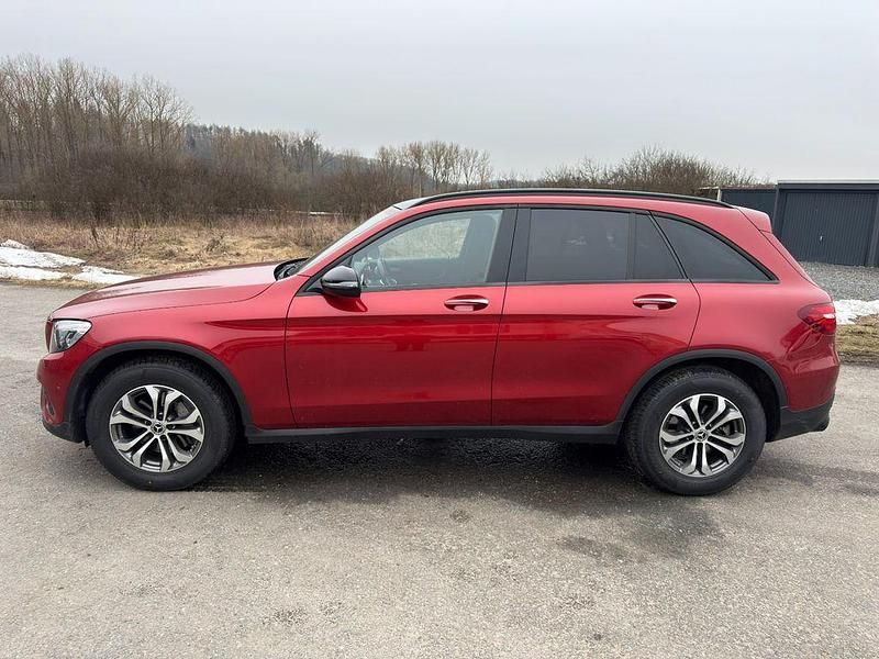 Gebraucht Mercedes GLC250 204 PS (150 kW) 2019 Rot SUV