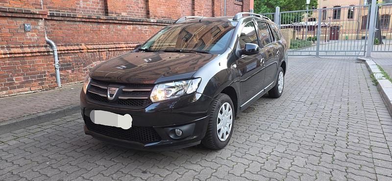 Schwarz Gebraucht 2015 Dacia Logan MCV Kombi | 4.050 € - Bild 1/4