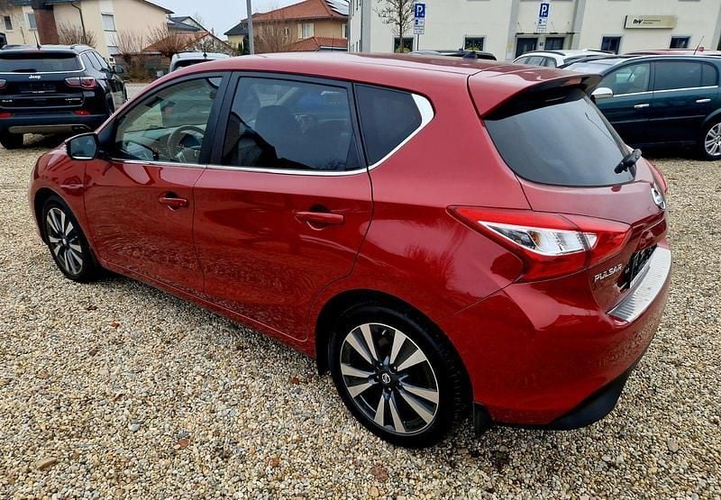 Gebraucht Nissan Pulsar Tekna 116 PS (85 kW) 2016 Rot Limousine