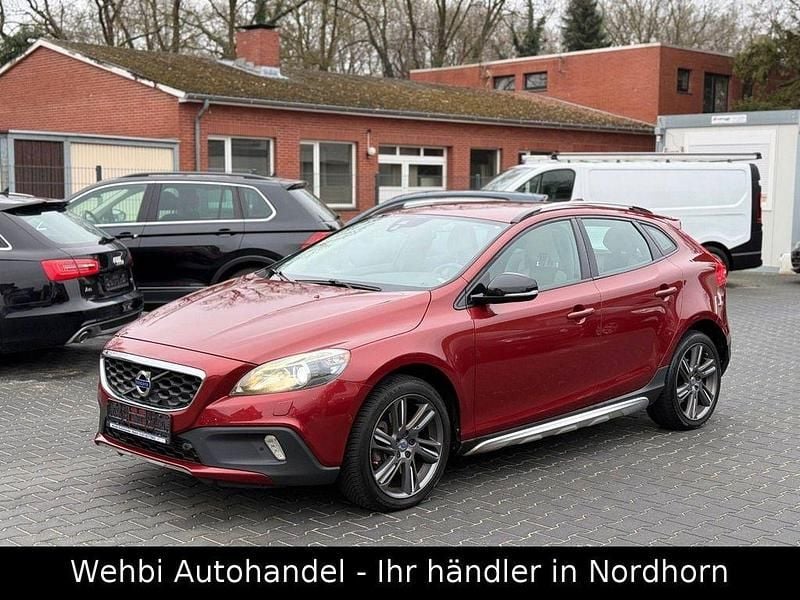 Rot Gebraucht 2013 Volvo V40 CC Summum Kombi | 8.999 € (Guter Preis) - Bild 1/4