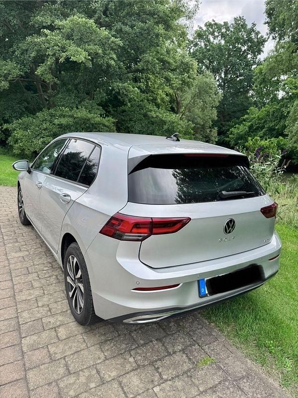 Silber Gebraucht 2022 VW Golf VIII Limousine | 23.000 € (Guter Preis) - Bild 1/4