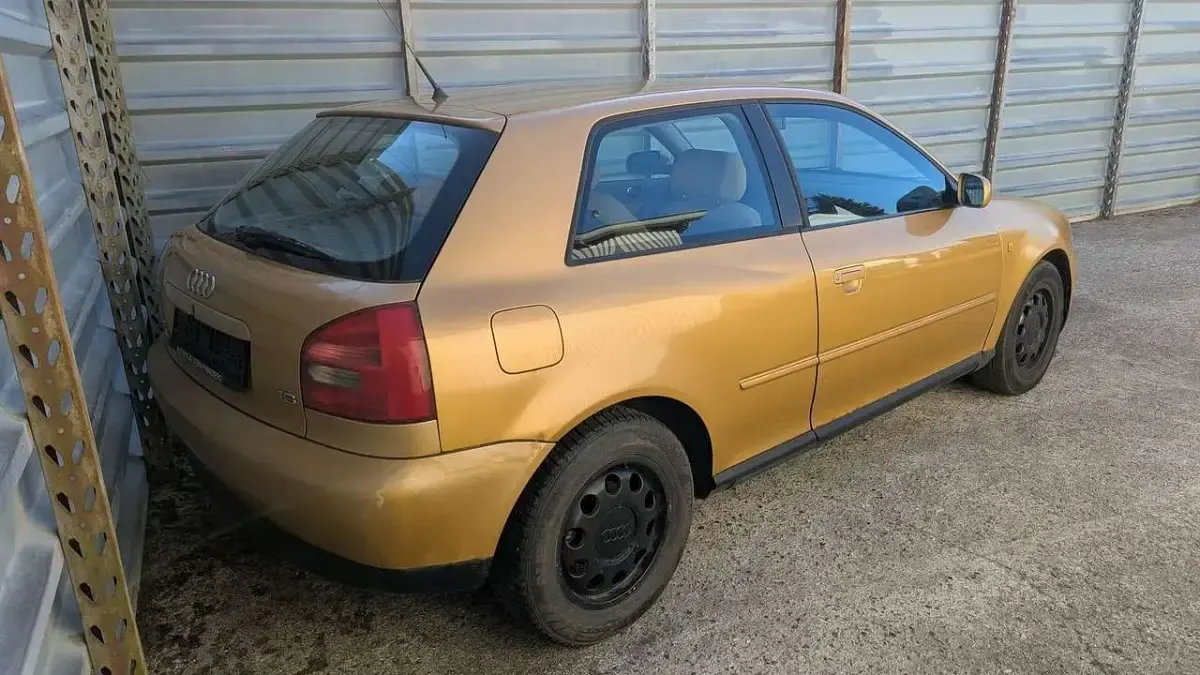 Używany Audi A3 Attraction 101 KM (74 kW) 1997 Żółty Hatchback