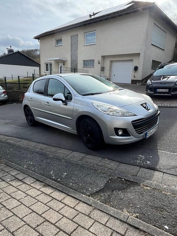 Gebraucht Peugeot 207 120 PS (88 kW) 2009 Silber Limousine