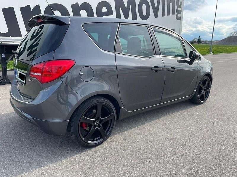 Gebraucht Opel Meriva Design Edition 137 PS (100 kW) 2011 Grau Van / Kleinbus