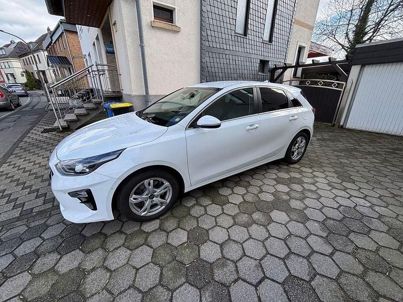 Gebraucht Kia Ceed Spirit 140 PS (102 kW) 2018 Weiß Kleinwagen