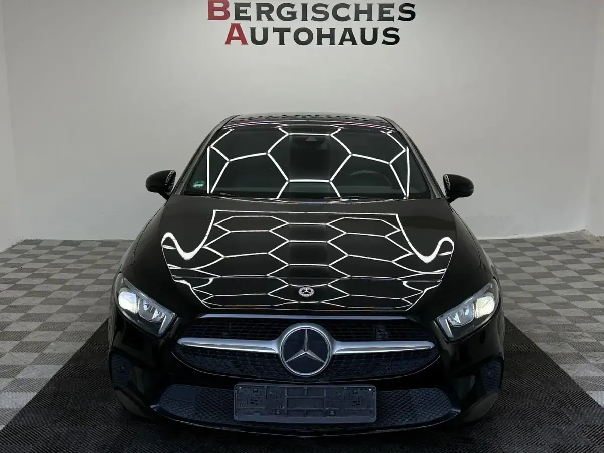 Gebraucht Mercedes A180 Progressive 116 PS (85 kW) 2019 Schwarz Limousine