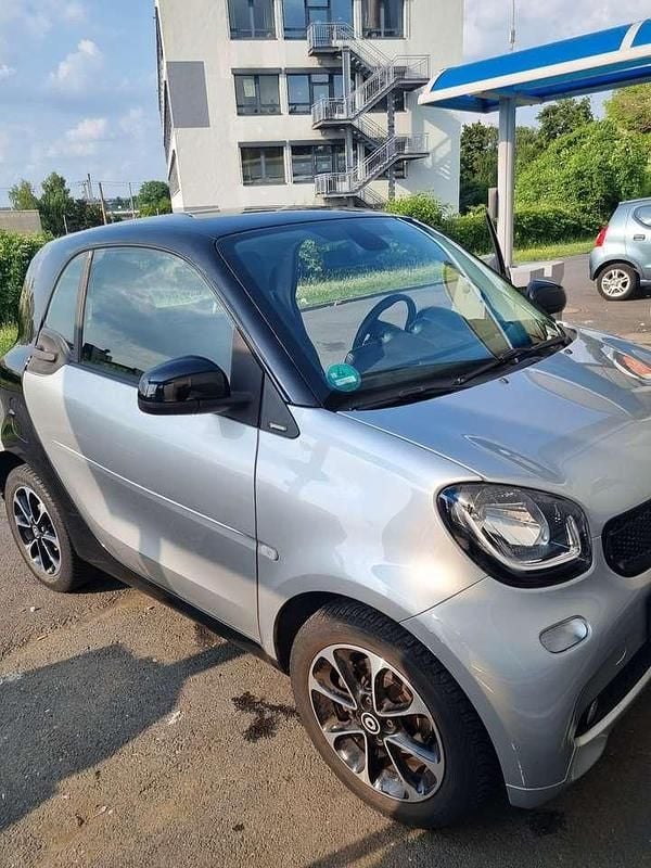 Schwarz Gebraucht 2016 Smart ForTwo Coupé Basis Kleinwagen | 6.500 € (Guter Preis) - Bild 1/4