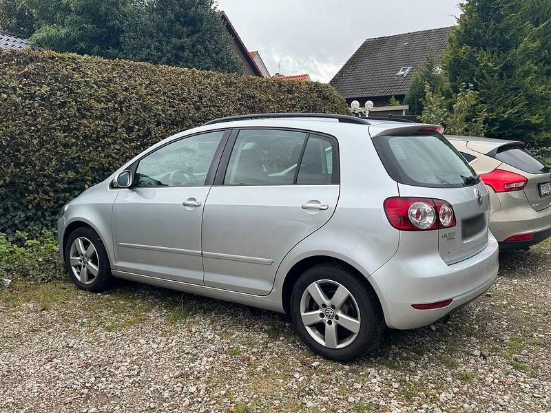 Gebraucht VW Golf VII 105 PS (77 kW) 2012 Silber Limousine