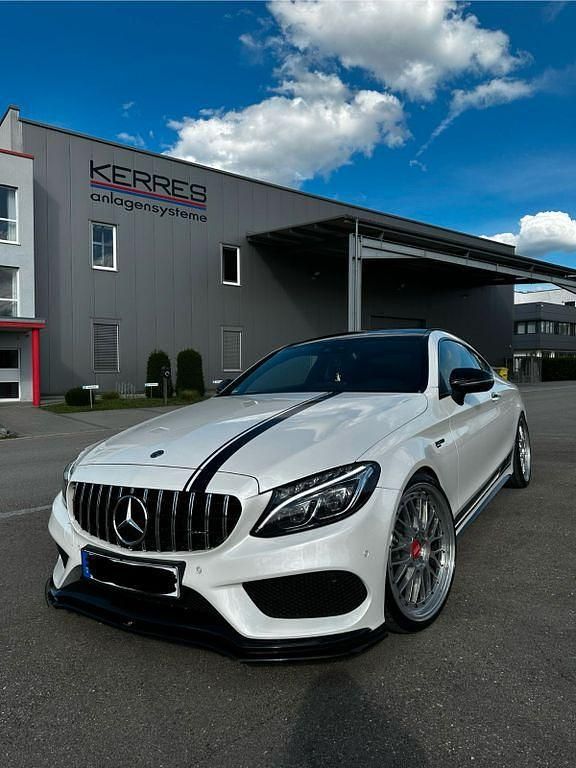 Weiß Gebraucht 2017 Mercedes C300 AMG line Coupé | 29.990 € (Teuer) - Bild 1/4