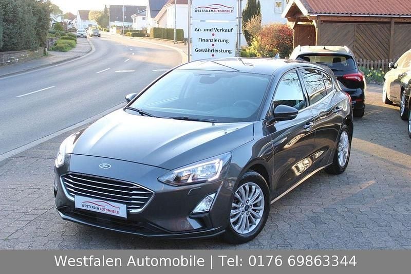 Grau Gebraucht 2020 Ford Focus Titanium Limousine | 17.390 € (Guter Preis) - Bild 1/4