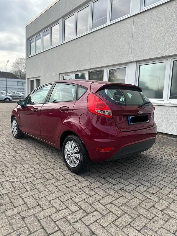 Gebraucht Ford Fiesta 97 PS (71 kW) 2009 Rot Kleinwagen