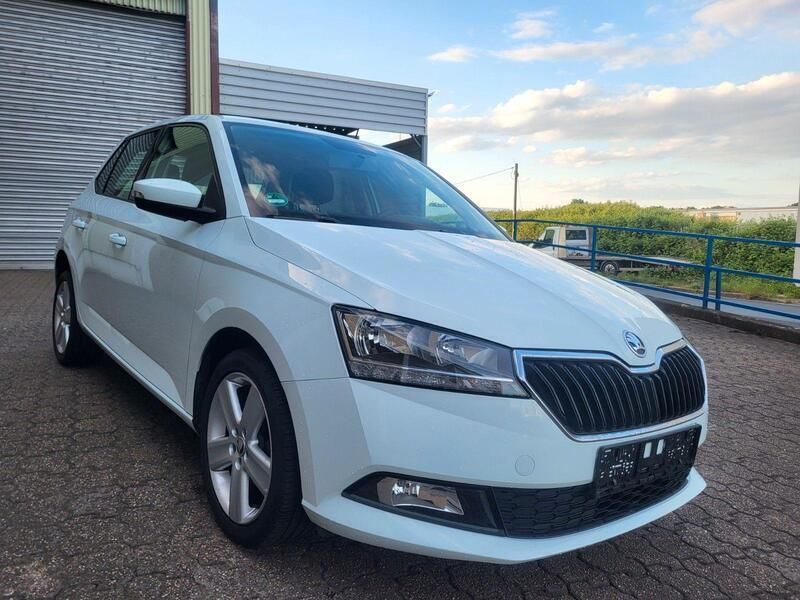 Weiß Gebraucht 2019 Skoda Fabia Cool Plus Kleinwagen | 10.299 € (Fairer Preis) - Bild 1/4