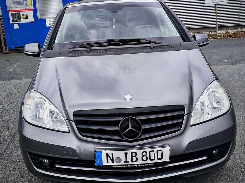 Grau Gebraucht 2010 Mercedes A160 Limousine | 2.100 € (Guter Preis) - Bild 1/4