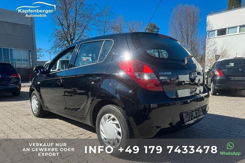 Gebraucht Hyundai i20 77 PS (56 kW) 2012 Schwarz Kleinwagen