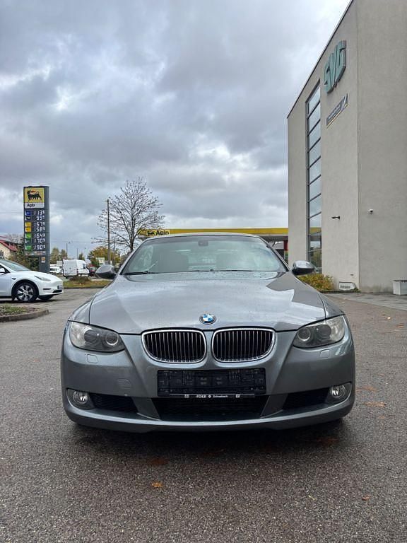 Grau Gebraucht 2008 BMW 330 Cabriolet Sport Line Cabrio | 7.490 € (Superpreis) - Bild 1/4