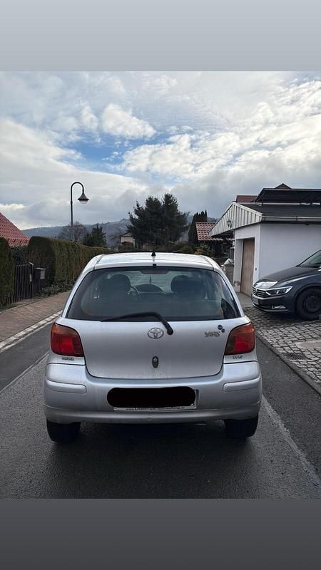 Gebraucht Toyota Yaris 87 PS (63 kW) 2005 Silber Kleinwagen