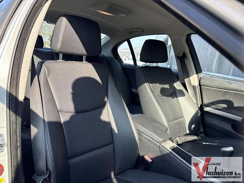 Gebraucht BMW 318 122 PS (89 kW) 2007 Grau Limousine