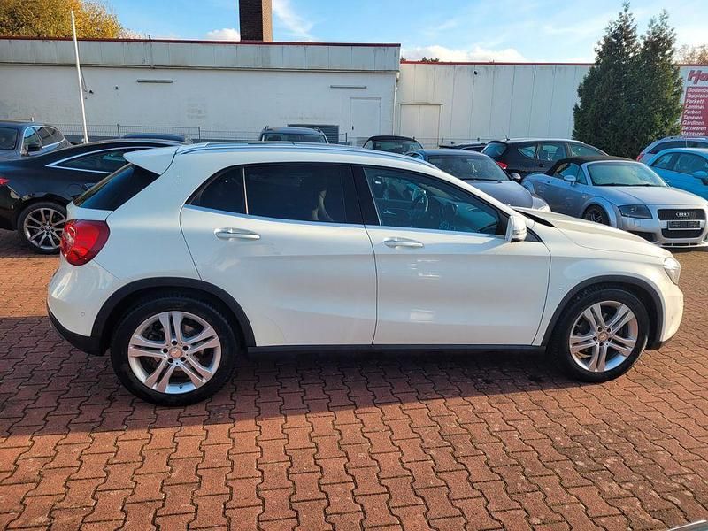 Gebraucht Mercedes GLA220 177 PS (130 kW) 2016 Weiß SUV