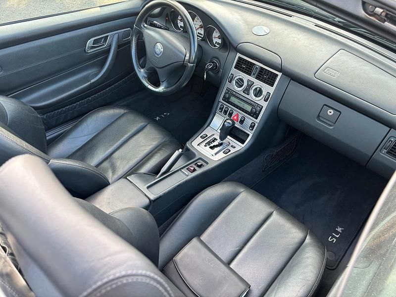 Gebraucht Mercedes SLK320 218 PS (160 kW) 2002 Schwarz Cabrio