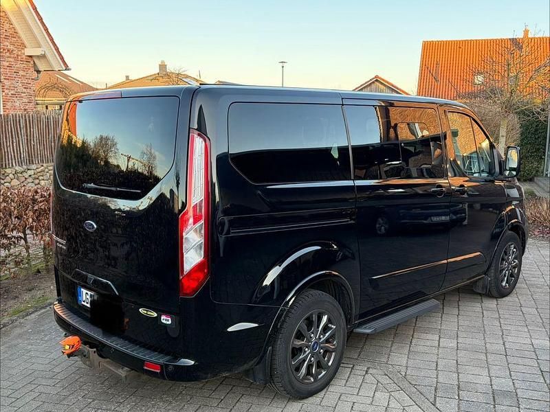 Gebraucht Ford Tourneo 185 PS (136 kW) 2020 Schwarz Van / Kleinbus