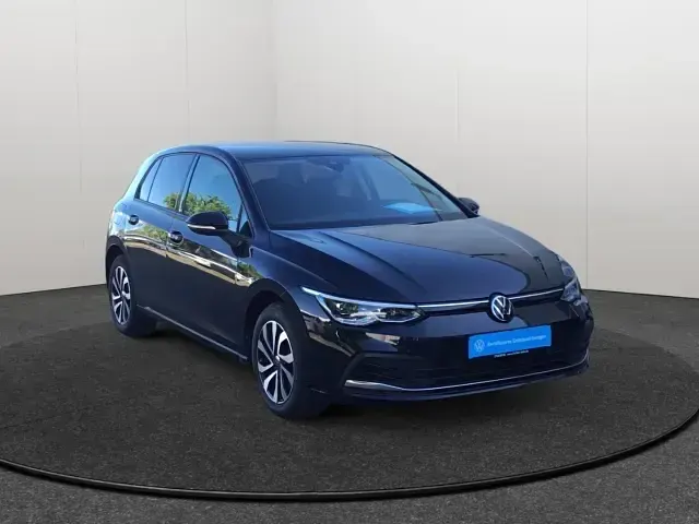 Gebraucht VW Golf VIII Active 150 PS (110 kW) 2023 Schwarz Limousine