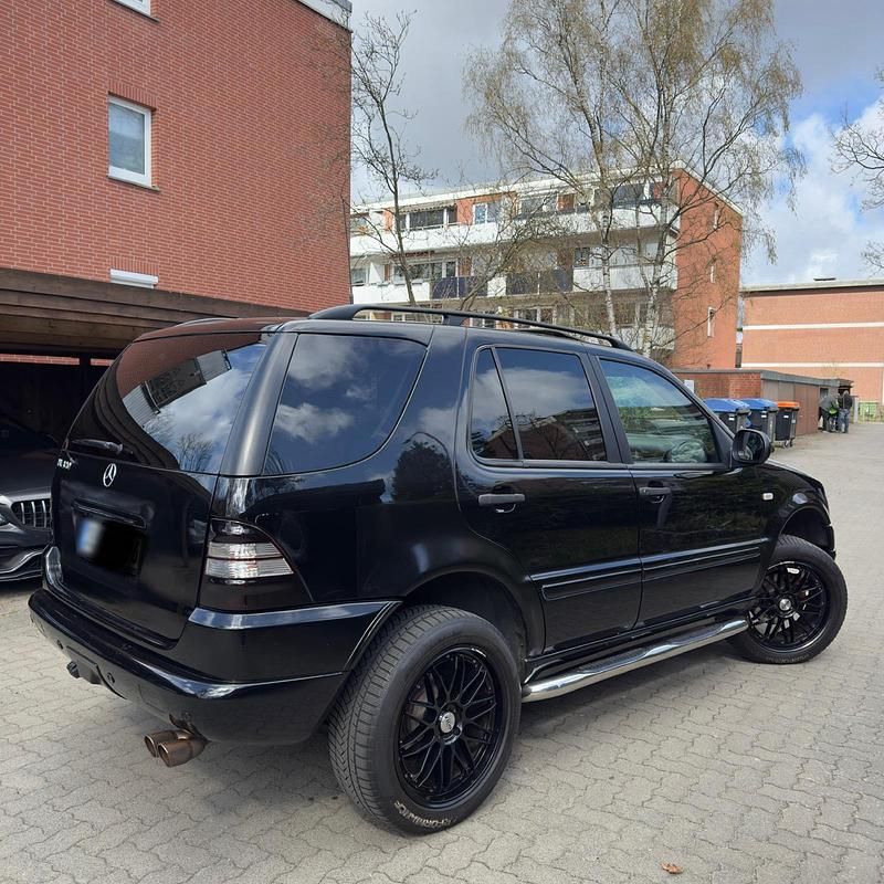 Gebraucht Mercedes ML320 218 PS (160 kW) 2001 Schwarz SUV