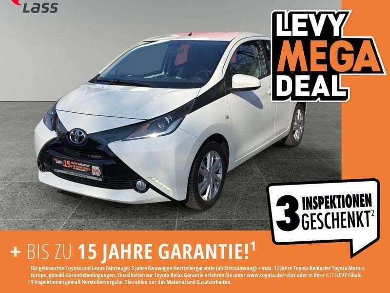 Weiss Gebraucht 2016 Toyota Aygo X-play Kleinwagen | 9.890 € (Etwas zu teuer) - Bild 1/4