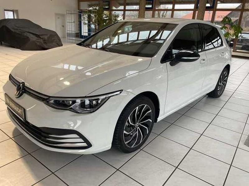 Pure white Gebraucht 2024 VW Golf VIII Move Limousine | 24.900 € (Fairer Preis) - Bild 1/4