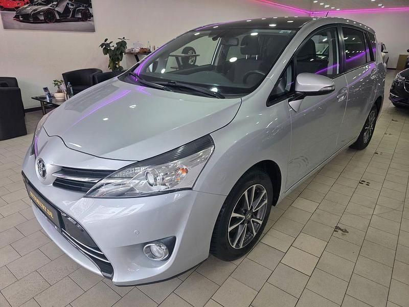 Silber Gebraucht 2015 Toyota Verso Skyview Edition Van / Kleinbus | 13.490 € (Fairer Preis) - Bild 1/4