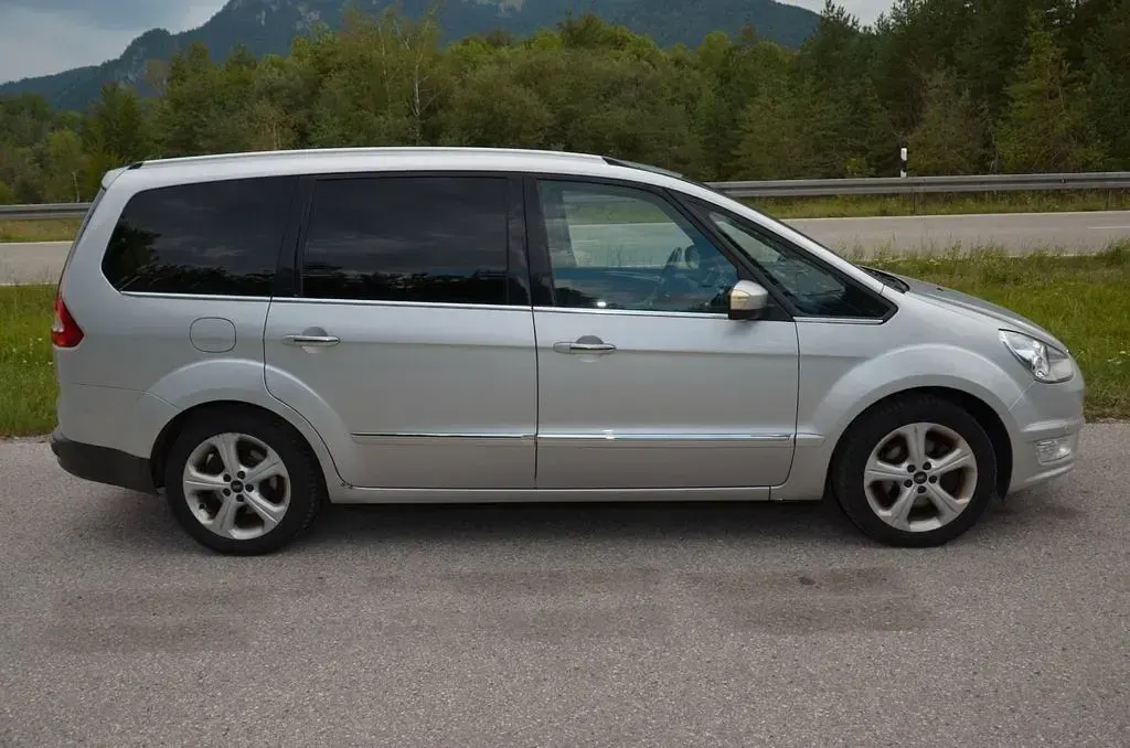Gebraucht Ford Galaxy Titanium 140 PS (102 kW) 2011 Silber Van / Kleinbus