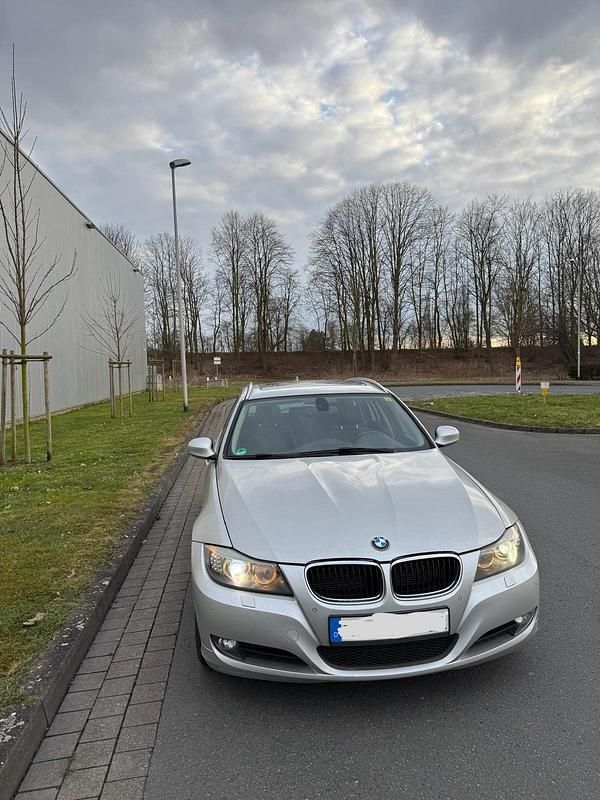 Gebraucht BMW 320 184 PS (135 kW) 2012 Silber Kombi