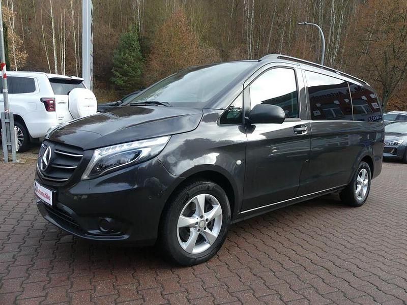 Grau Gebraucht 2021 Mercedes Vito Van | 44.990 € (Teuer) - Bild 1/4