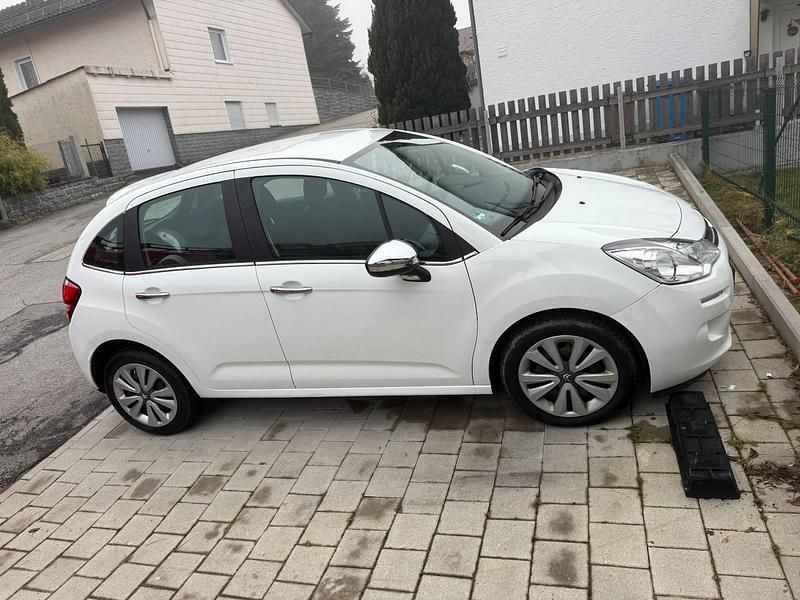 Weiß Gebraucht 2014 Citroën C3 Kleinwagen | 3.900 € (Guter Preis) - Bild 1/4