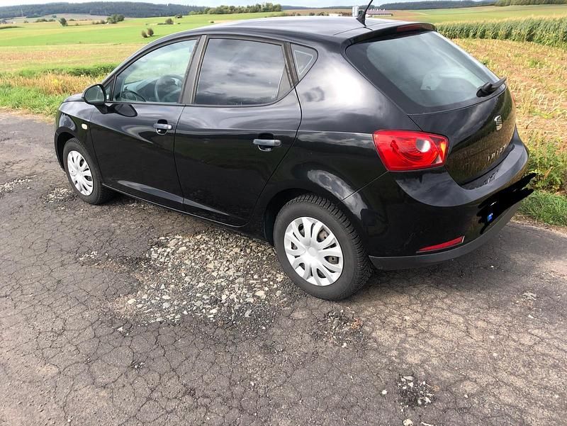 Schwarz Gebraucht 2011 Seat Ibiza Limousine | 2.750 € (Guter Preis) - Bild 1/4