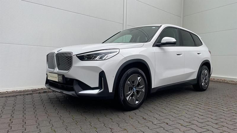 Alpinweiß uni Gebraucht 2023 BMW iX1 SUV | 36.799 € (Superpreis) - Bild 1/4