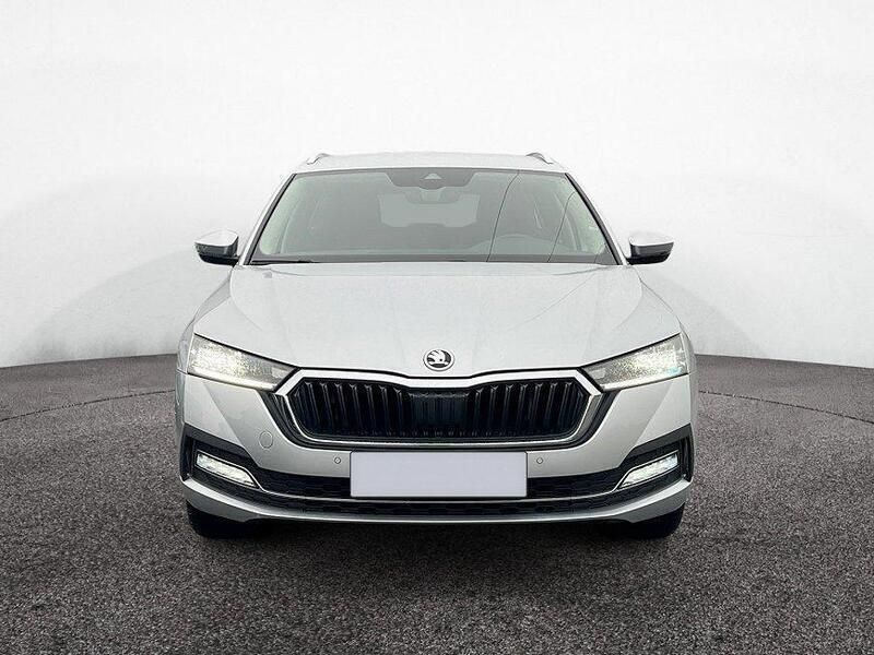 Brilliantsilber Gebraucht 2021 Skoda Octavia Style Kombi | 26.390 € (Guter Preis) - Bild 1/4