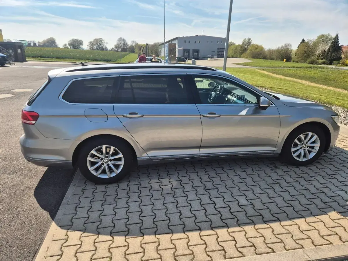 Gebraucht VW Passat Comfortline 150 PS (110 kW) 2018 Silber Kombi