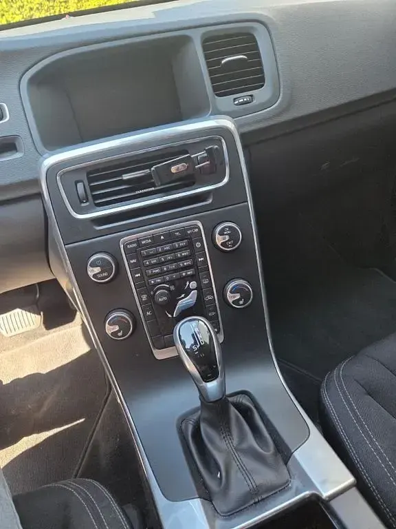 Gebraucht Volvo V60 Kinetic 150 PS (110 kW) 2016 Grau Kombi