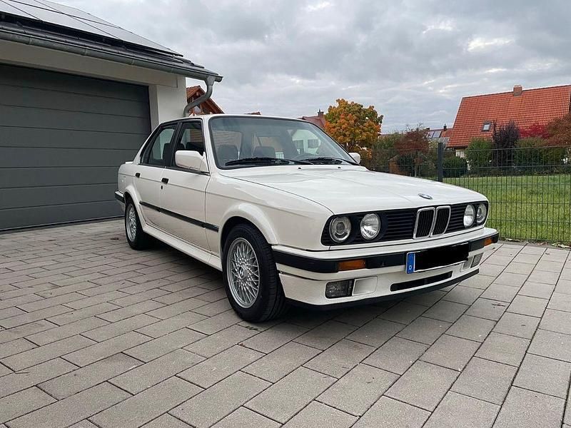 Weiß Gebraucht 1989 BMW 325 M Sport Limousine | 16.990 € - Bild 1/4