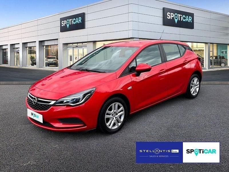 Rot Gebraucht 2018 Opel Astra Edition Limousine | 9.390 € (Guter Preis) - Bild 1/4